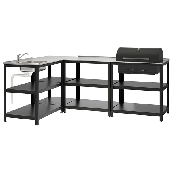 Ett svart GRILLSKÄR utomhuskök med diskho, hyllor och grill. Modern design, hållbar stålkonstruktion.