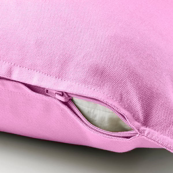 Rosa kuddfodral med dragkedja, lätt att ta av, helt i bomull.