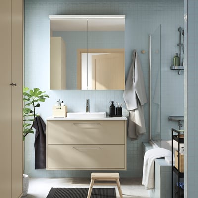 Beige HAVBÄCK diskbänksskåp, smalt och högt, med 2 lådor och halvinfällt handfat.
