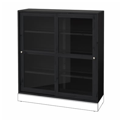 Svart HAVSTA dörrskåp i glas med ram och hyllor i mörkt trä. Fyrkantig form, enkel och modern design.