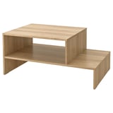 Soffbordet HOLMERUD i ljusbrunt med öppna förvaringshyllor i stilren och modern design.