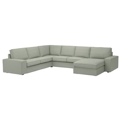 Ljusgrå KIVIK sektionssoffa med avtagbara armstöd, djupa dynor och modern design.