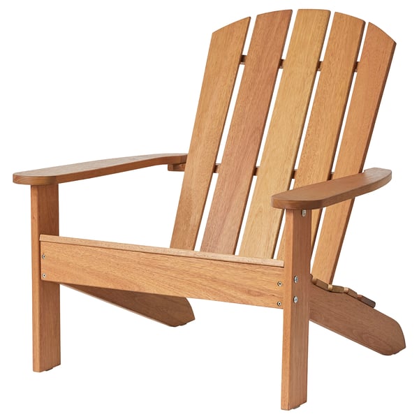 KLÖVEN trästol, natur. Robust eukalyptus med lamellrygg, breda armstöd, klassisk adirondack-stil. Perfekt för avkoppling.