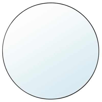 Lindby rund väggspegel med svart ram, som ger djup och elegans till alla rum.