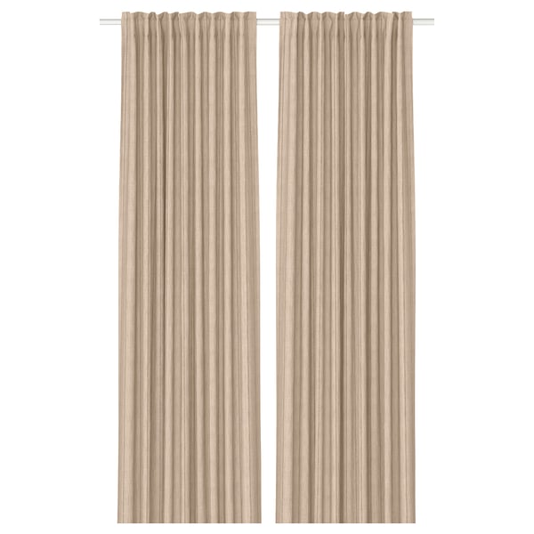 Par beige MAISTANGG-gardiner med beige texturering med mjuk bomull-jute-blandning, diskret prickigt mönster, hänger rakt.
