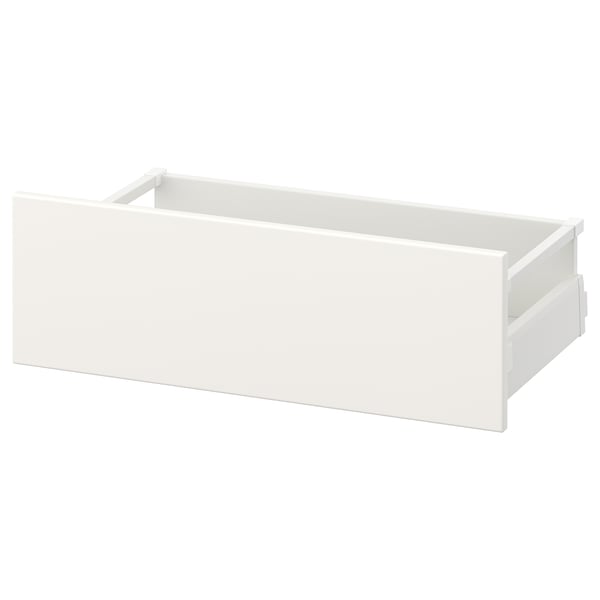 En vit MAXIMERA medium låda med rektangulär form, släta kanter och en minimalistisk design, gjord av spånskiva och stål.