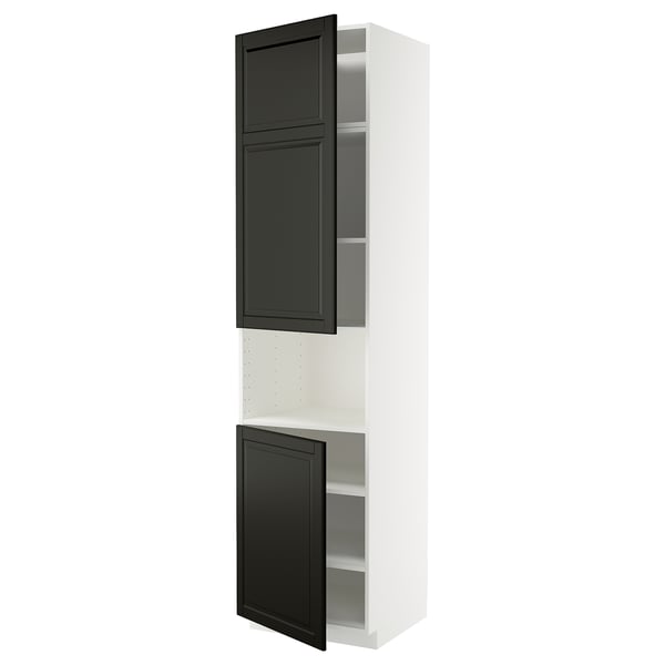 Ett vitt och svart METOD-köksskåp med två flyttbara hyllor och en dörr, med en elegant och modern design.