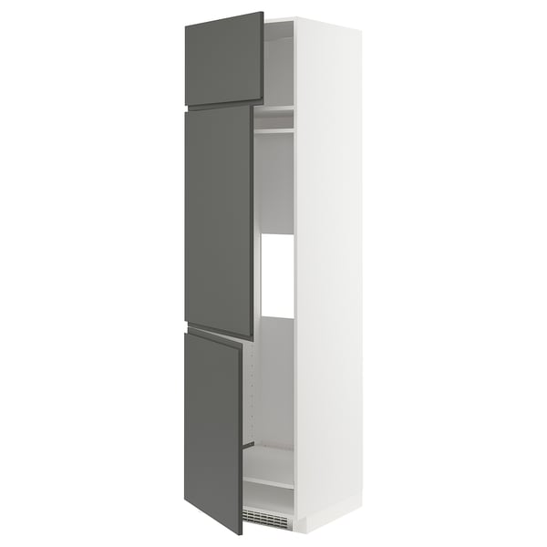 Modernt kök högt skåp, grått, vitt, elegant design. Hyllplan, ventilerad botten, svart handtag.