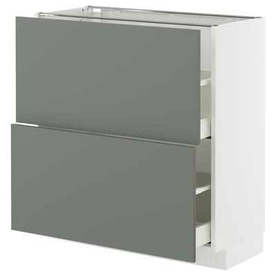 Modulärt kök med grågröna lådor och vit ram, elegant modern design.