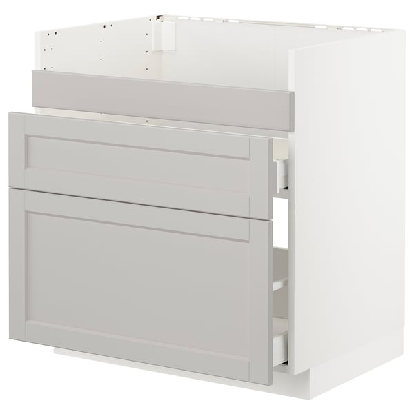 Ett ikea METOD ljusgrått köksskåp med fasade kanter och lådor.