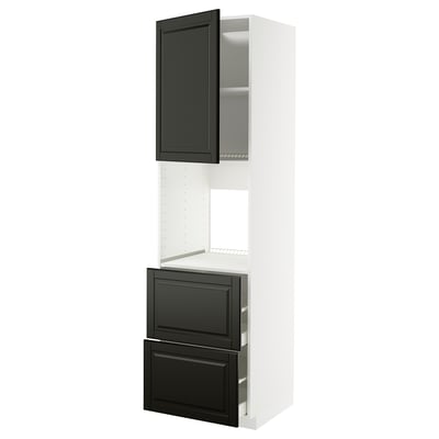 En METOD köksmöbel med svarta bodbyn-luckor med fasade kanter. Enheten innehåller skåp och lådor med en elegant, modern design.
