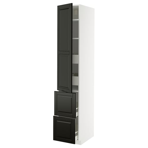 METOD köksskåp. Hög, smal design. Vit exteriör, svarta paneler. Flera hyllor och lådor.