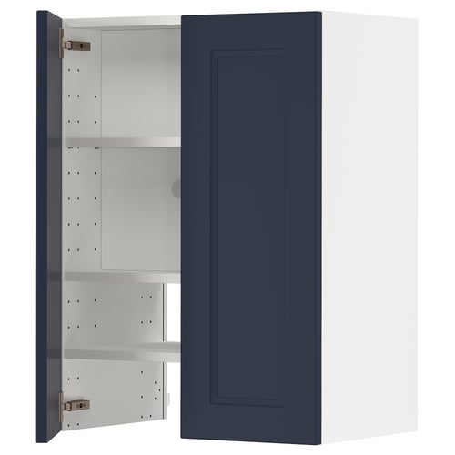 Blått väggmonterat skåp med öppen dörr, som visar hyllor; Modern design.