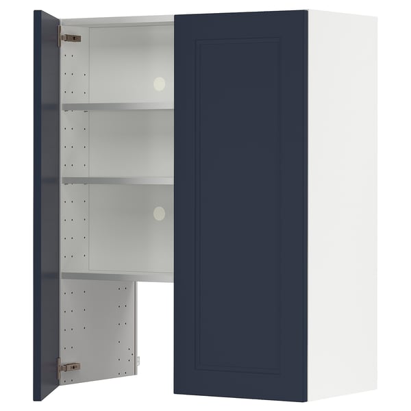Blått ikea METOD köksskåp med vit insida, tre hyllplan, högersvängbar dörr.