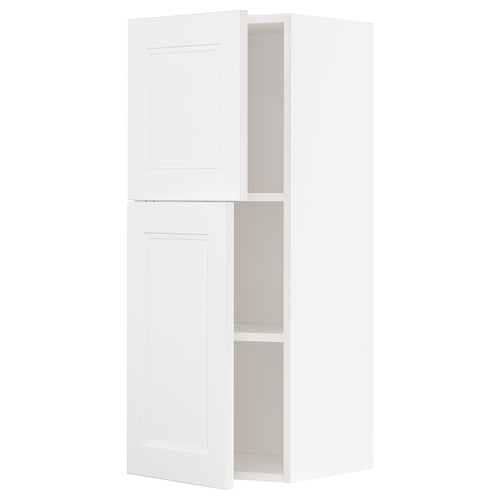 Ett vitt METOD-köksskåp med justerbara hyllor och vändbara luckor, med modern design.