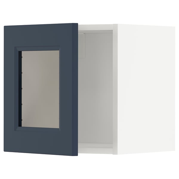 METOD väggskåp med blå axstad glasdörr. Elegant, rektangulär form med metalliskt handtag.