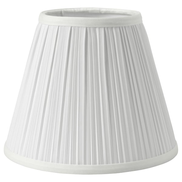 En vit lampskärm från MYRHULT. Den är rund, veckad och gjord av polyester.