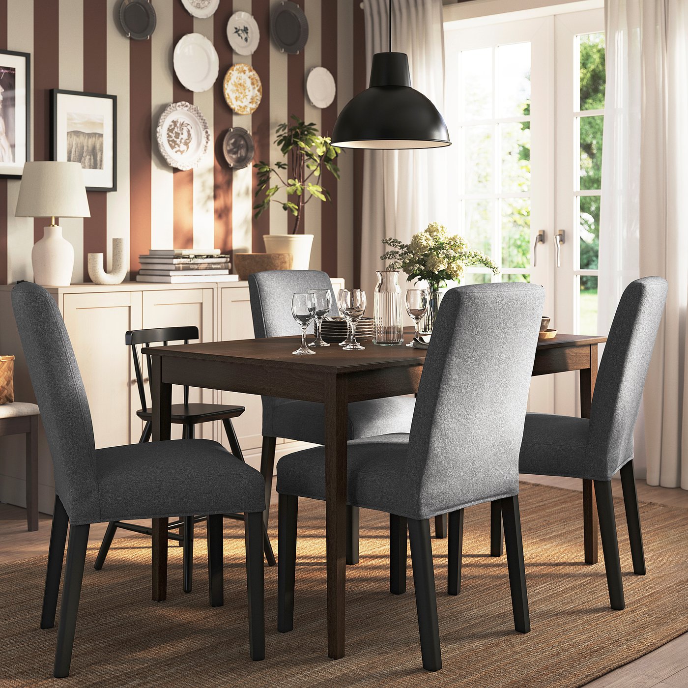 IKEA NÄSINGE / BERGMUND bord och 4 stolar, mörkbrun betsad bokfaner/gunnared mellangrå svart, 130/190x80 cm