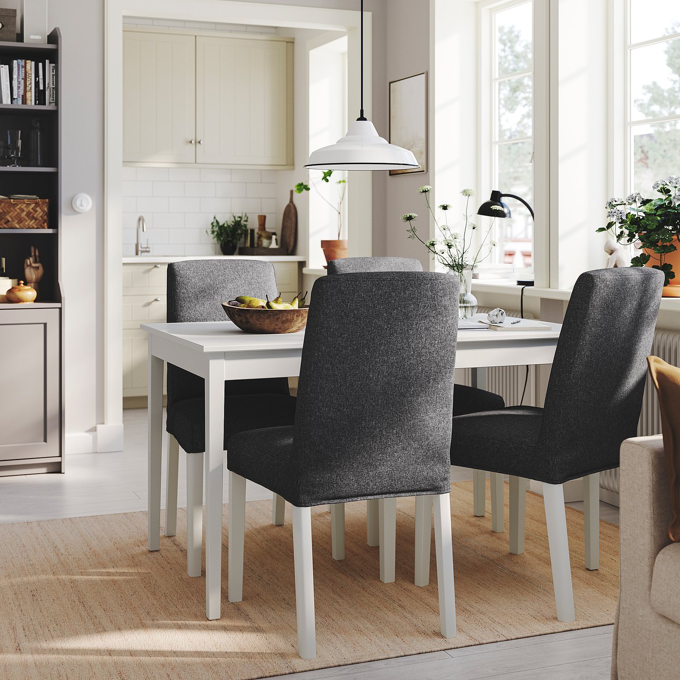 IKEA NÄSINGE / BERGMUND bord och 4 stolar, vit/gunnared mellangrå vit, 130x80 cm