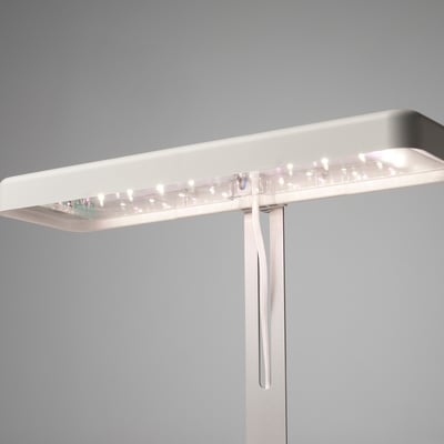 NYSÄTTRA örtkit för inomhusbruk: vit, rektangulär, med justerbar lampa och flera odlingskammare.