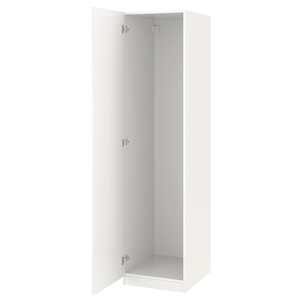 En vit IKEA PAX garderob med öppen dörr, med en minimalistisk design.