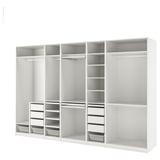 Vit PAX walk-in-closet med hyllor, lådor, galgar.