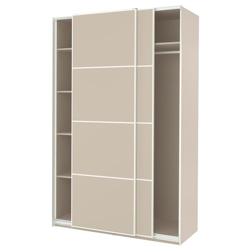 Minimalistisk ikea PAX garderob med skjutdörrar och hyllor