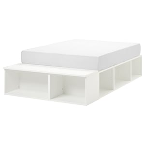 Vit PLATSA säng med förvaring, modern design, träfiberplatta, funktionell och platsbesparande.