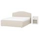 RAMNEFJÄLL beige sängset. Stoppad säng med vit madrass, enkellådd sängbord. Modern funktionell design.