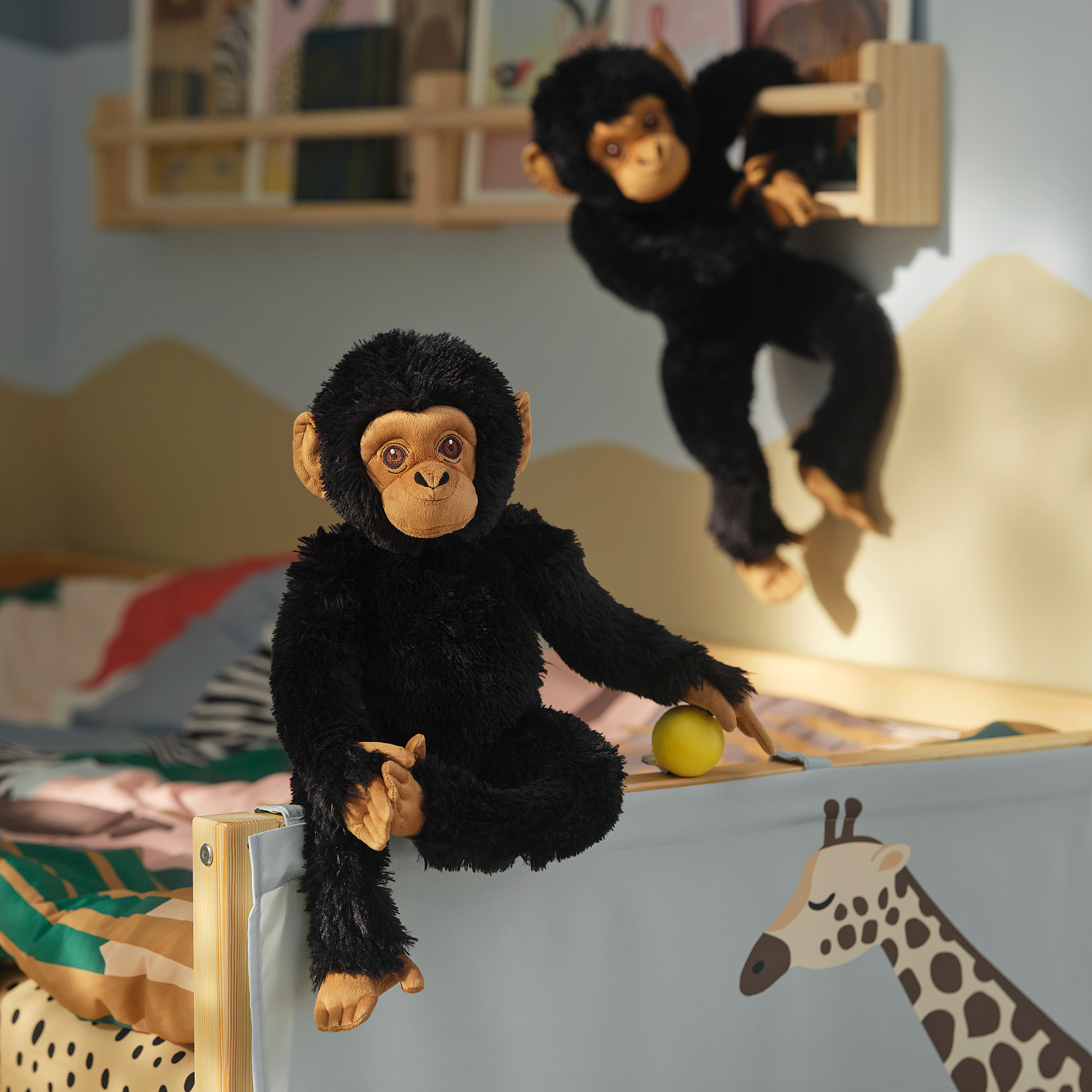 SANDLÖPARE Mjukleksak, chimpans/svart, 32 cm