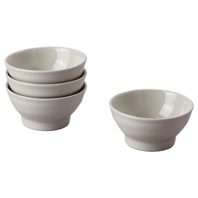 Fyra ljusgrå keramikskålar, tre staplade, en åt sidan. Rustik, handgjord design.
