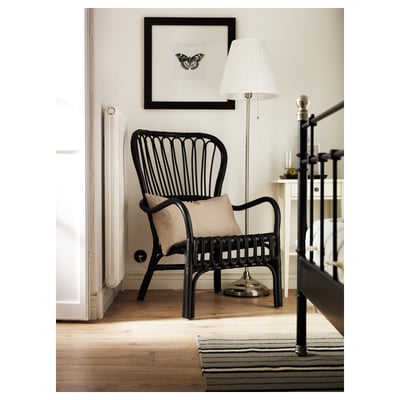 STORSELE: konstrotting stol i svart rotting, svängd rygg och armstöd, handgjorda.