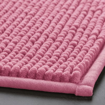 Rosa TOFTBO badrumsmatta, med molnliknande mjukhet, snabbtorkande mikrofiber och en rektangulär form med en strukturerad yta.