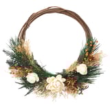 Rund dörrkrans, brun repbotten, grön tall, beige blommor, torkade växtdekorationer.