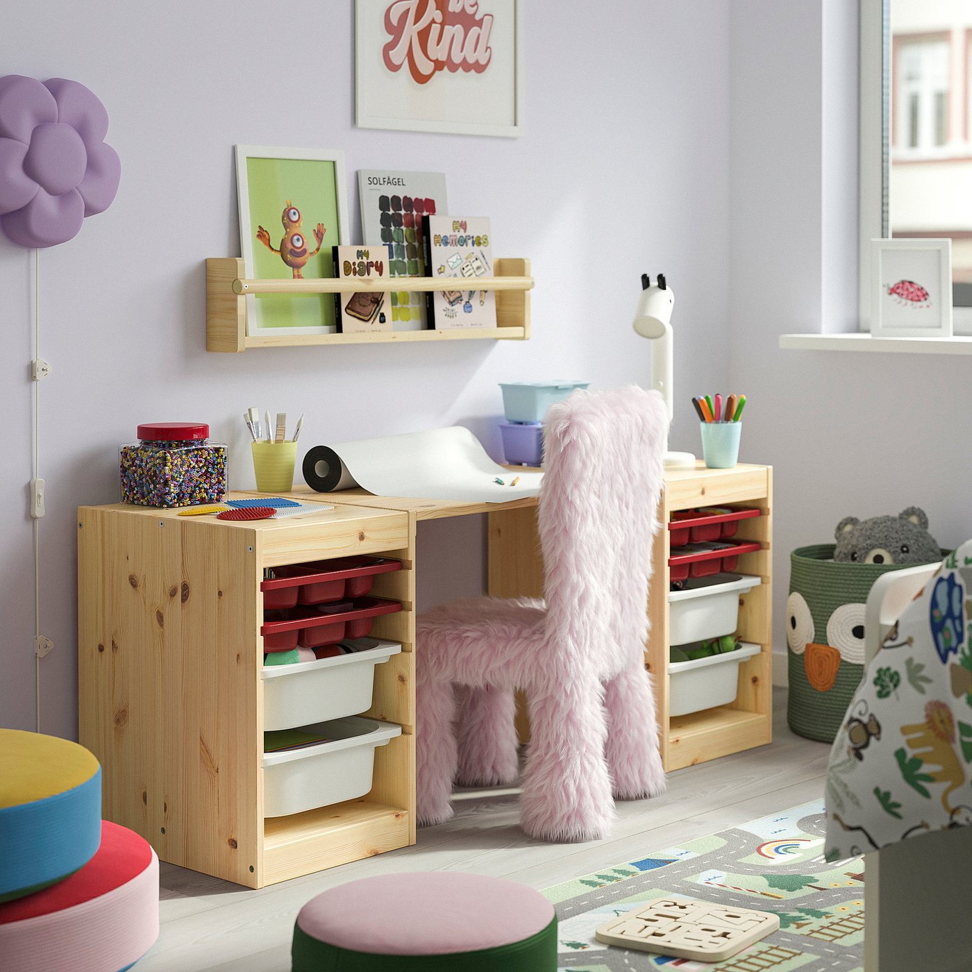 IKEA TROFAST skrivbord med backar/brickor, ljus vitbetsad furu/röd vit, 124x44x52 cm