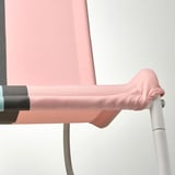 Rosa gungstolar för utomhusbruk i närbild med slitstarka sömmar och slätt tyg.
