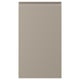 Visar en beige köksskåpsdörr med modern design, med en slät yta och integrerade handtag.