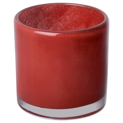 Röd keramisk ljusstake, cylindrisk form med texturerad yta, sitter på en platt bas, handgjord för ett unikt utseende.