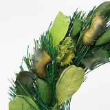 Dekorativ krans med torkade växter och blommor, fin kvalitet, naturliga färger, lämplig för dörr eller vägg.