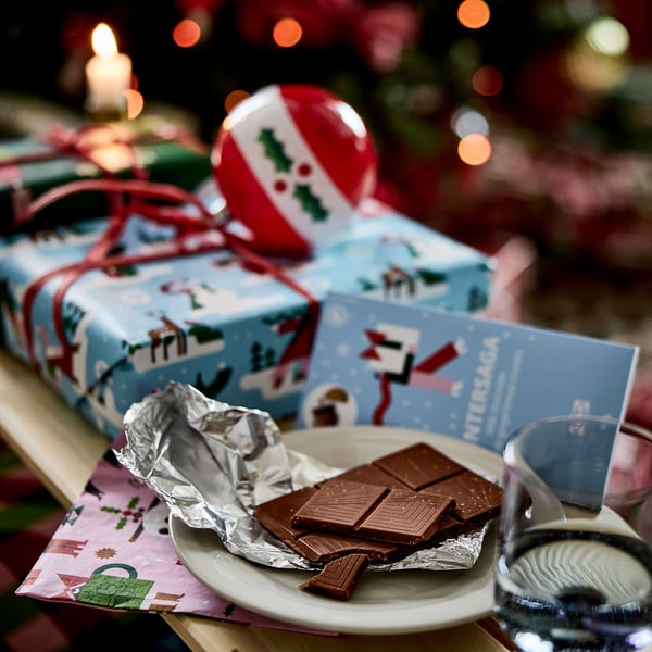 VINTERSAGA Mjölkchokladkaka, pepparkakssmulor Rainforest Alliance-certifierad, 100 g