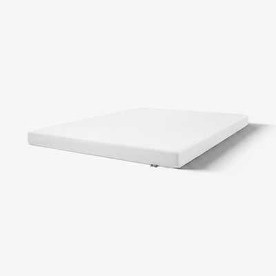 A white ÅKLABBEN mattress, rectangular, offering comfort and support with natural latex, and featuring a removable cover.