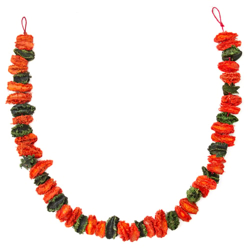 AROMATISK garland: red-dried flowers, green leaves. Festive, hanging decor.