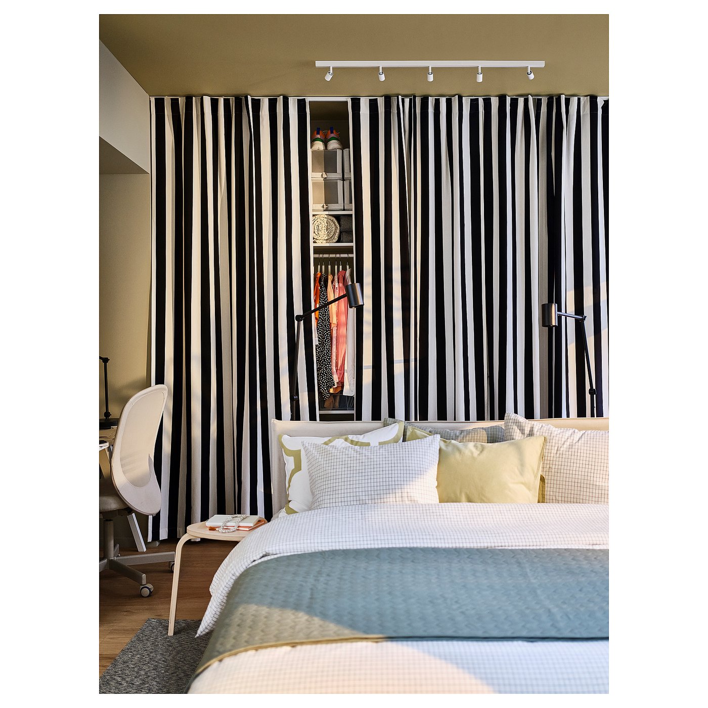 Ikea Bave LEDシーリングトラックライト 5灯タイプ1台 BÄVE LED ceiling track, 5-spots, white - IKEA