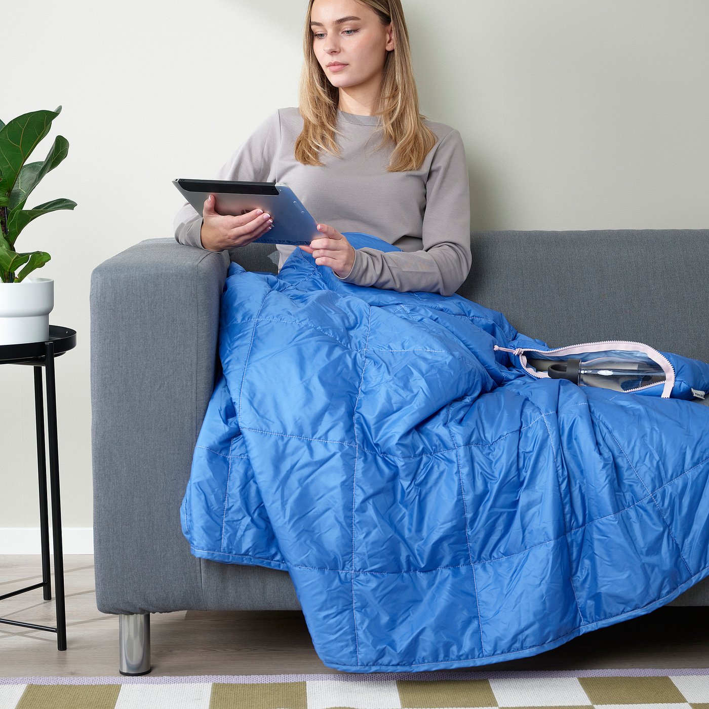 HYBRIDLÄRK Blanket/bag, dark blue/light blue, 130x190/40x40 cm - IKEA