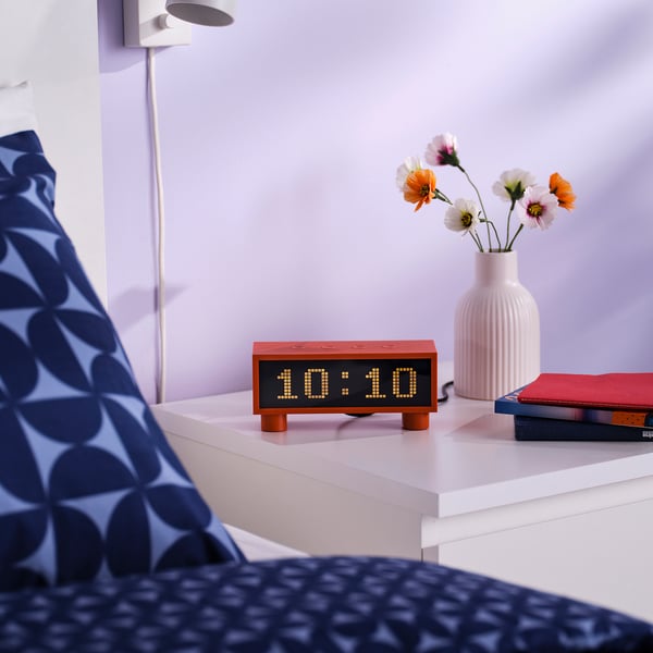 KORTLINJE Alarm clock with hygro-/thermometer, red, 18x6x7 cm