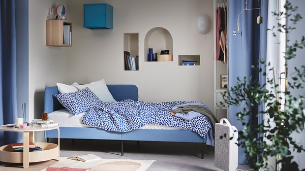 KVASTFIBBLA Duvet cover and 2 pillowcases, white/dark blue, 200x200/50x80 cm