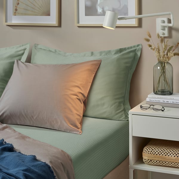 LÄKEVÄNDEROT Fitted sheet, light grey-green, 150x200 cm