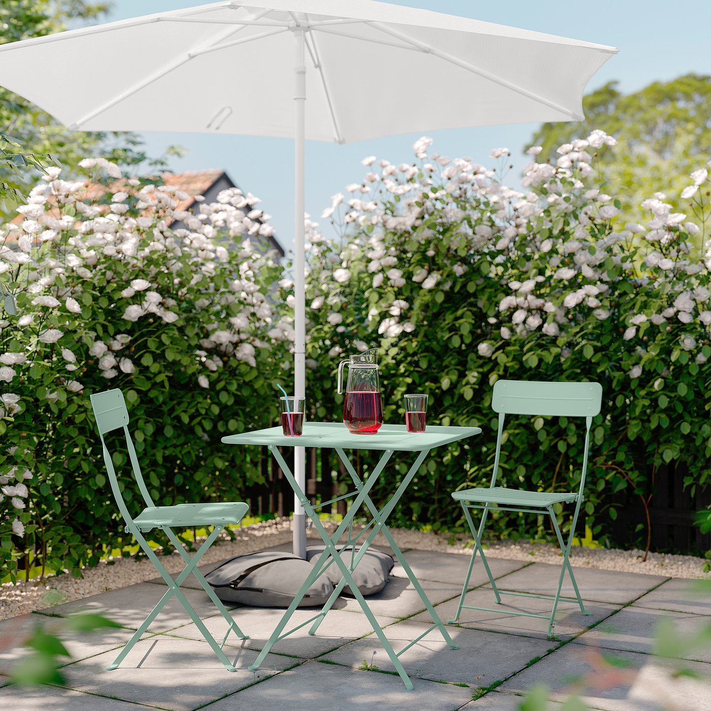 SUNDSÖ table and 2 folding chairs, outdoor light green/light green