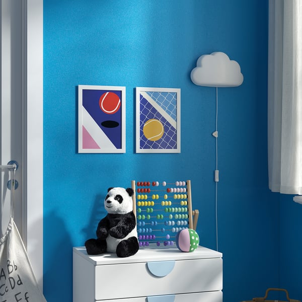 Teniški plakati, panda, abakus, svetloba oblakov.