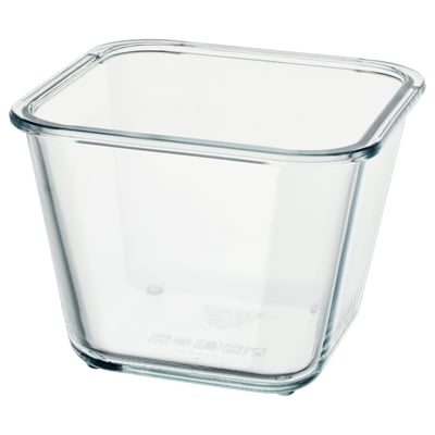 Prazna, prozorna steklena posoda za hrano iz IKEA 365+. Je kvadratne oblike z gladkimi robovi in prozorno obliko.